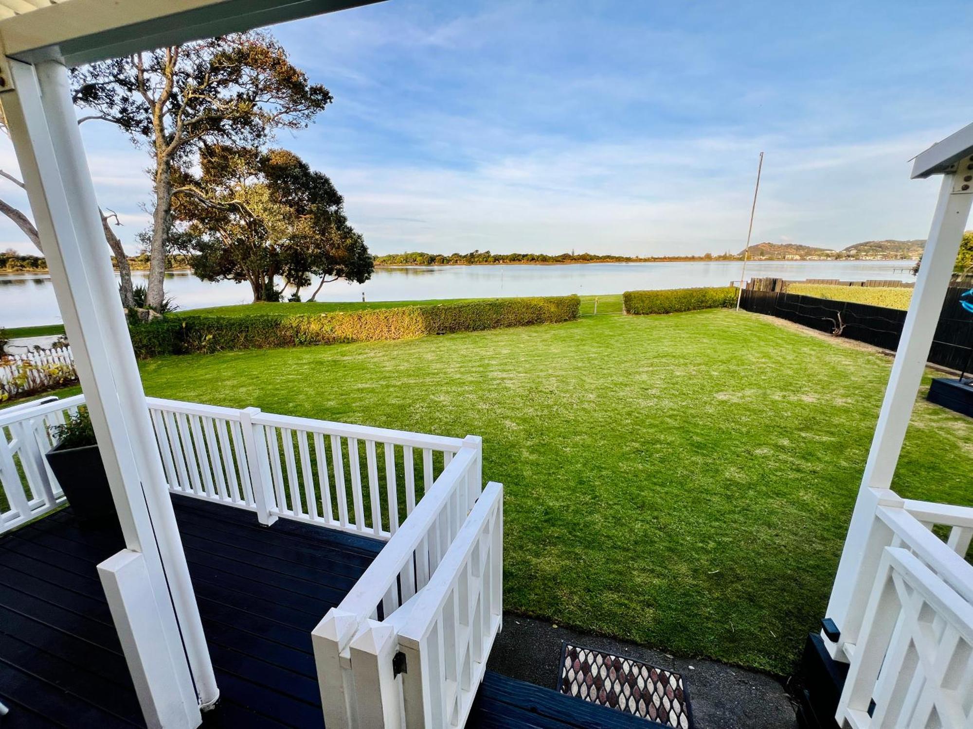 Monarch Cottage On The Estuary Athenree Bagian luar foto